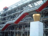 Centre Pompidou vanaf het Georges Pompidou plein in Parijs, Ile de France, Frankrijk.