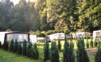 Standplaatsen op Camping Sennhutte, in de Harz in Duitsland.