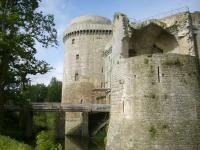 De prachtige bezienswaardigheid Chateau de la Hunaudaye in Le Saint-esprit Des Bois, Bretagne.