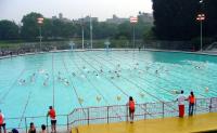 Het zwembad, Lasker Pool, in de zomer.