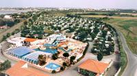 De camping en het watercomplex van Les Sables van bovenaf gezien.