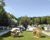 Standplaatsen voor de tent op Camping Memling