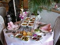 De fijnste smaak Indonesische Rijsttafel met 20 verschillende gerechten + 20 smaken wachten op U !