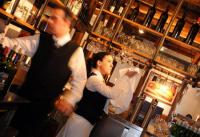 De wijnkenners en kelners in Gallo Nero, Hannover