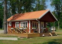 Eén van de vakantiehuisjes van Tingsryds Camping.