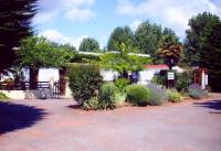 Een chalet op Camping La Borderie.