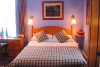 Een kamer in het Abbeydale Hotel.