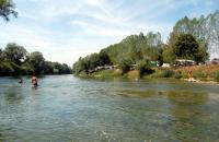 Uitzicht van Camping La Plage Blanche te Ounans.
