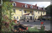 De voorgevel van Hotel Aranysas