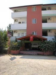 Een Turks hotel met een Nederlandse eigenaar. Het hotel bezit een fijn zwembad en de kamers zijn praktisch ingericht.